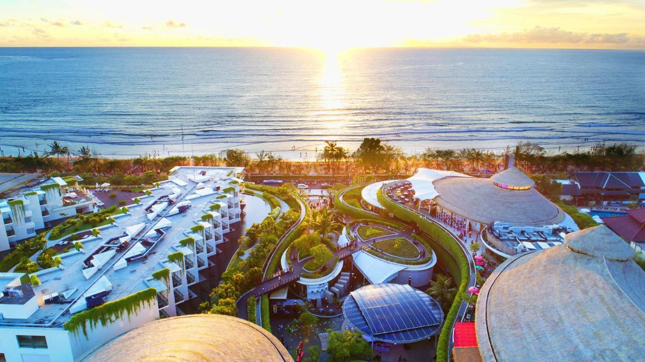 Yello Hotel Kuta Beachwalk Bali Exterior photo