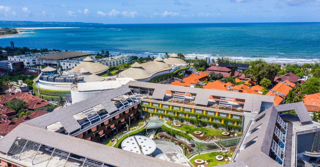 Yello Hotel Kuta Beachwalk Bali Exterior photo