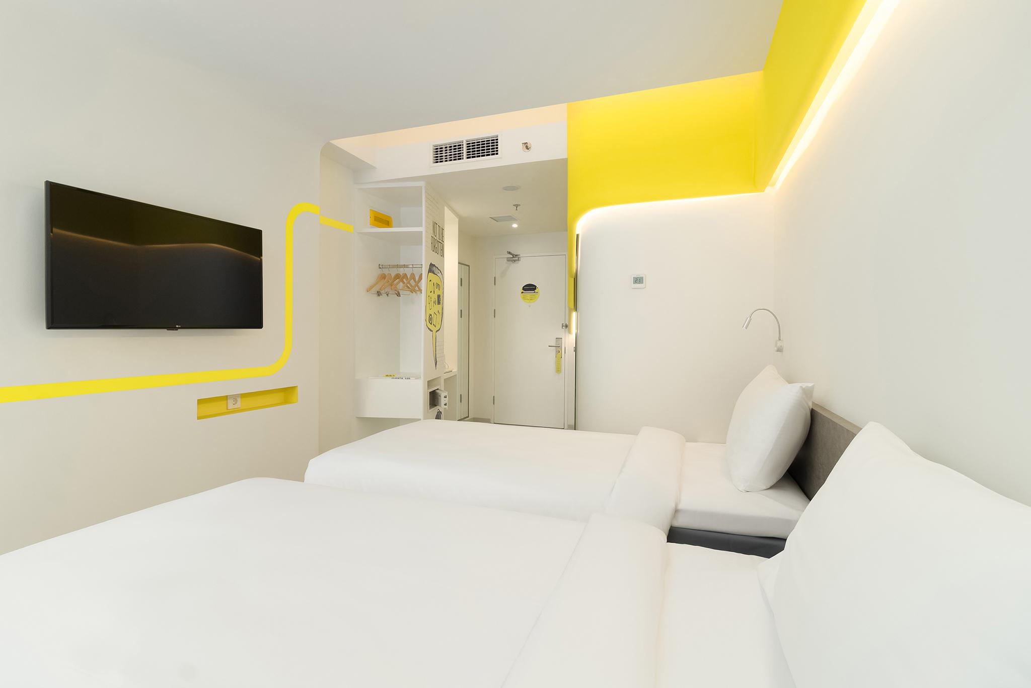 Yello Hotel Kuta Beachwalk Bali Exterior photo