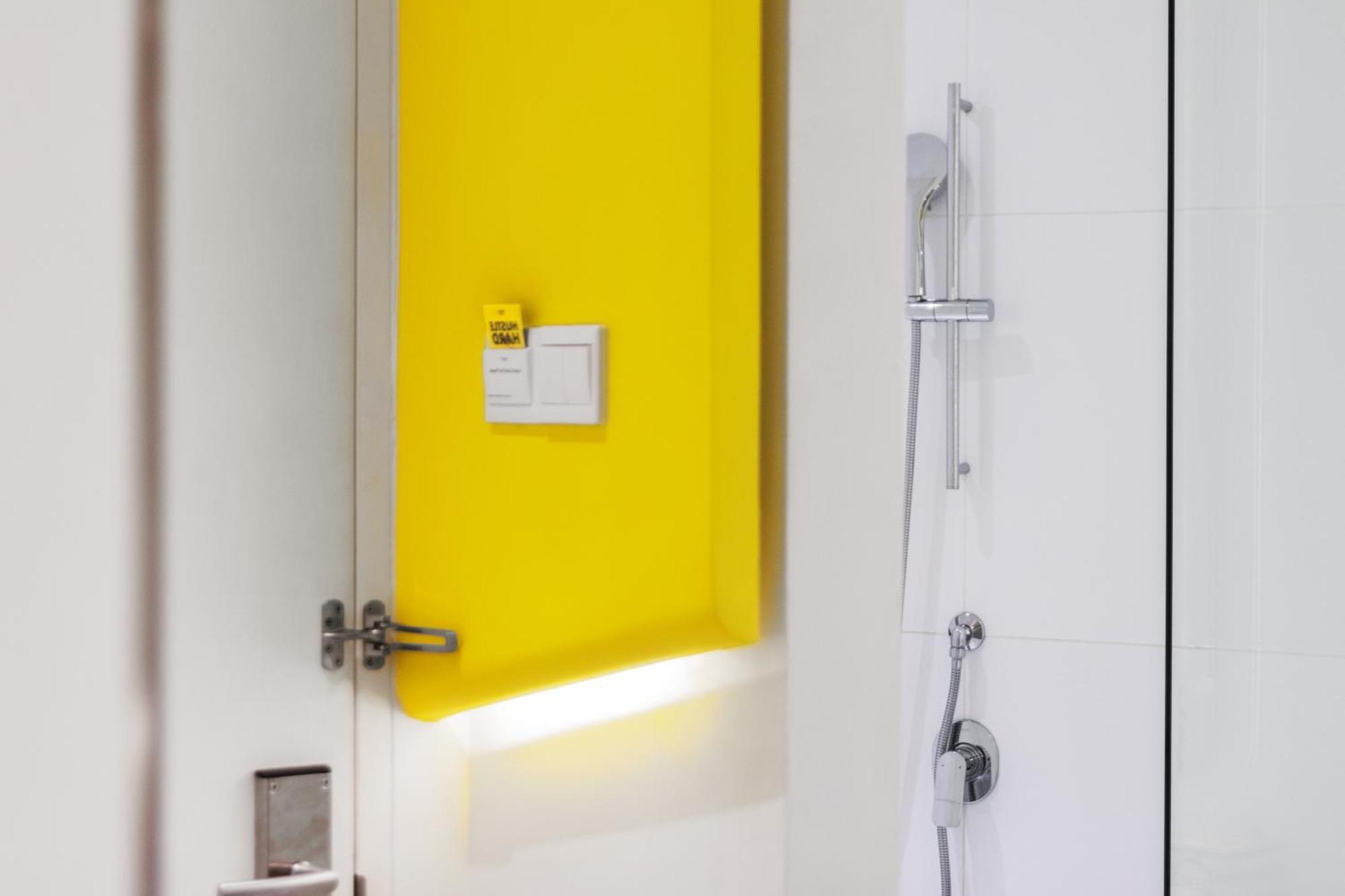 Yello Hotel Kuta Beachwalk Bali Exterior photo