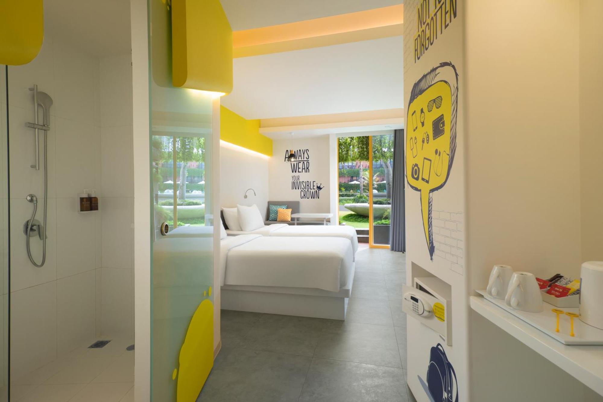 Yello Hotel Kuta Beachwalk Bali Exterior photo